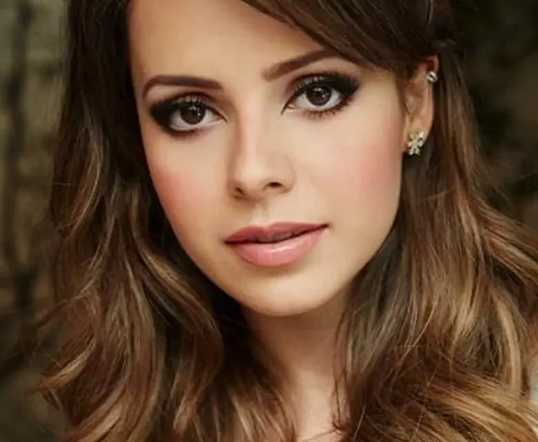 Sandy (Brazilian singer) Biography: Age, Net Worth, Husband, Height, Son, Parents, Siblings, Songs, Albums, Instagram