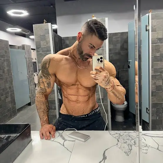 Sebastián Lizarzaburu Bio: Instagram, Fitness, Ethnicity, Height, Age, Net Worth, Tv Shows