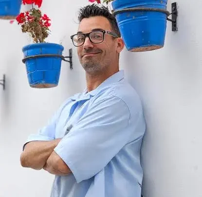 Santi Lesmes Biography: Partner, Children, Age, Height, Parents, Net Worth, Career, Siblings