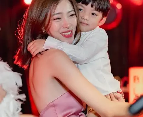 Hansa Kusolmanomai Bio: Husband, Awards, Movies, Ethnicity, Son, Instagram, Age, Parents, Net Worth