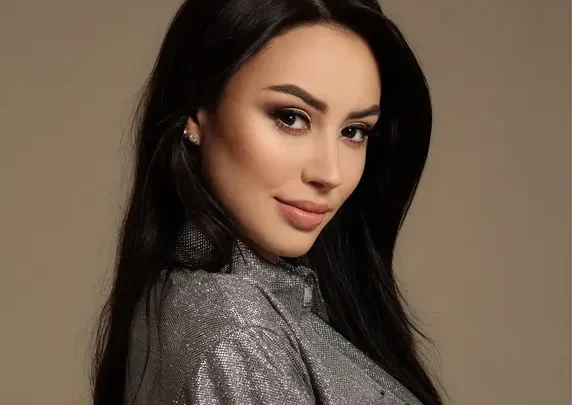 Claudia Arce Biography: Net Worth, Age, Height, Career, Parents, Pageants, Songs, Movies