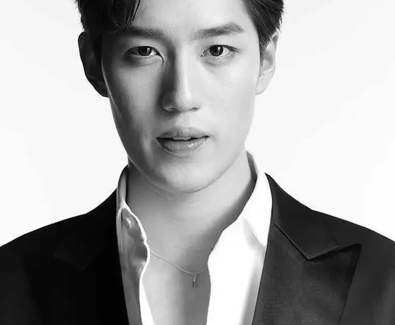 Thanapob Leeratanakajorn Bio: Ethnicity, Runway, Instagram, Songs, Age, Net Worth, Movies, Awards, Girlfriend