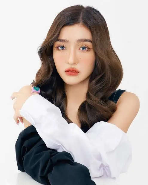 Jennis Oprasert Biography: Songs, Ethnicity, Age, Parents, Net Worth, Movies, Boyfriend, Instagram