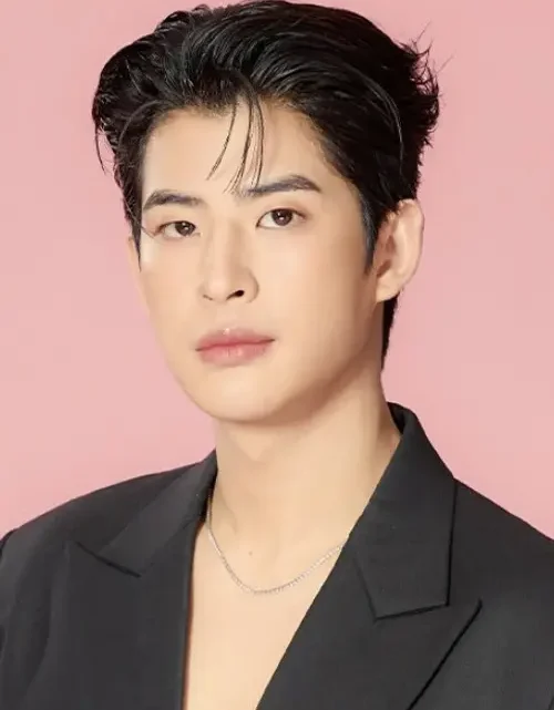 Pakin Kunaanuwit Biography: Parents, Age, Movies, Height, Ethnicity, Awards, Religion, Girlfriend, Net Worth