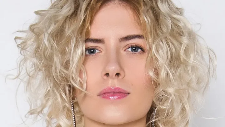 Dasha Medovaya Biography: Awards, Songs, Net Worth, Age, Height, Ethnicity, Boyfriend, Album