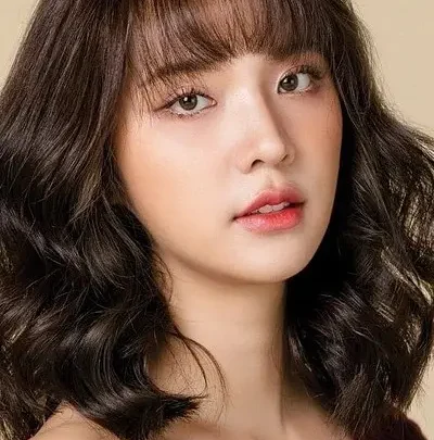 Ployshompoo Supasap Biography: Parents, Movies, Net Worth, Awards, Boyfriend, Height, Age, Instagram, Songs