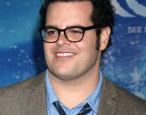 Josh Gad Biography: Writer, Wife, Height Age, Net Worth, Children, Parents, Movies & TV Shows, Songs & Albums