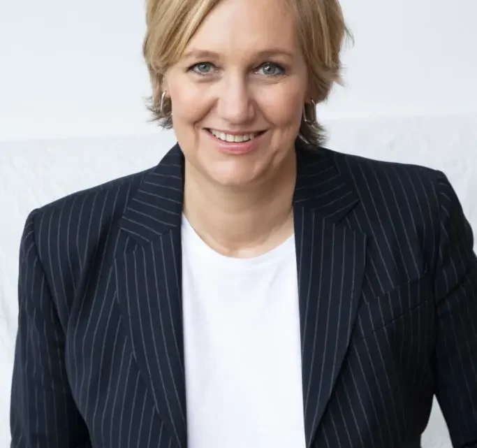 Birgit Fenderl Biography: Books, Age, Ethnicity, Parents, Net Worth, Husband, Height, Awards