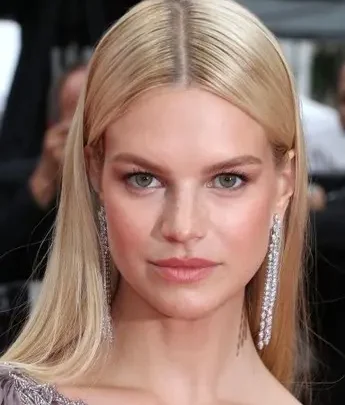 Nadine Leopold Biography: Height, Age, Ethnicity, Net Worth, Instagram, Boyfriend, Runway, Parents
