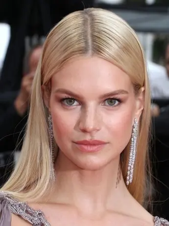 Nadine Leopold Biography: Height, Age, Ethnicity, Net Worth, Instagram, Boyfriend, Runway, Parents