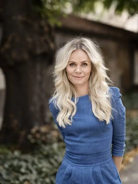 Anne Glad Biography: Net Worth, Husband, Height, Age, Books, Children, Siblings, Career, Parents