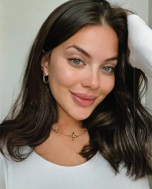 Laura Ortega Biography: Daughter, Husband, Age, Height, Net Worth, Songs, Brother, Instagram