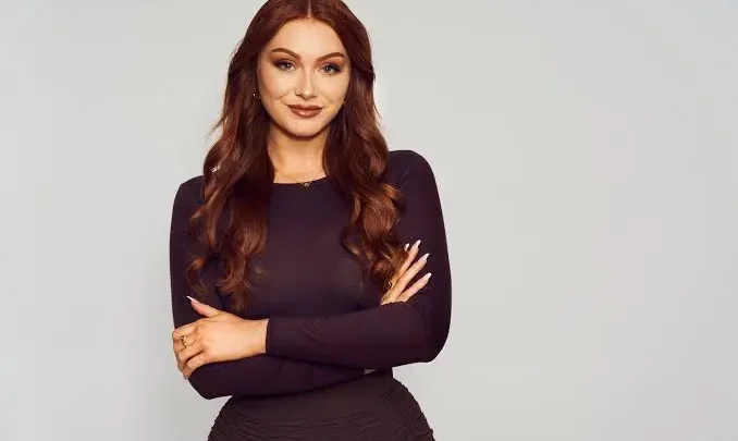 Elz The Witch Biography: Age, Height, Net Worth, YouTube, Husband, Parents, Gaming