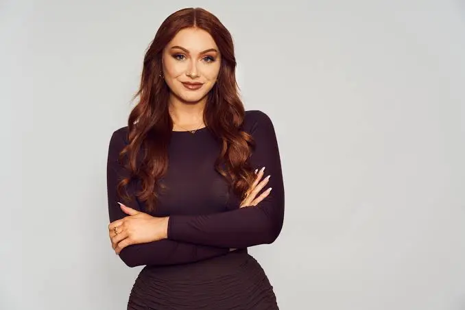 Elz The Witch Biography: Age, Height, Net Worth, YouTube, Husband, Parents, Gaming