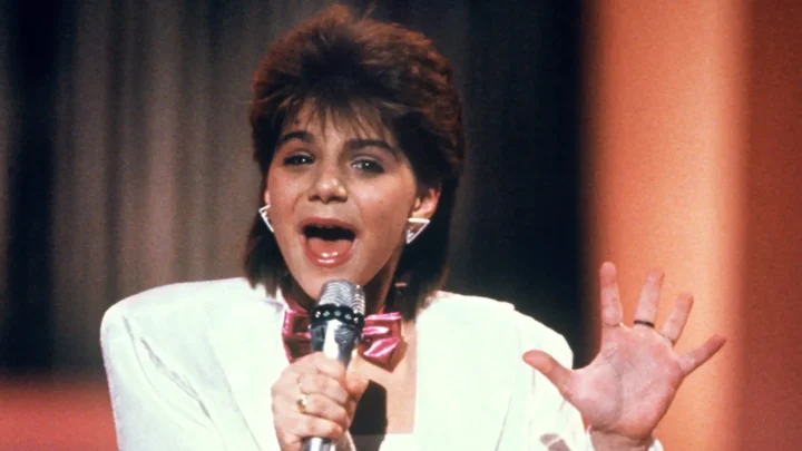 Sandra Kim Biography: Ethnicity, Albums, Husband, Age, Religion, Songs, Awards, Parents