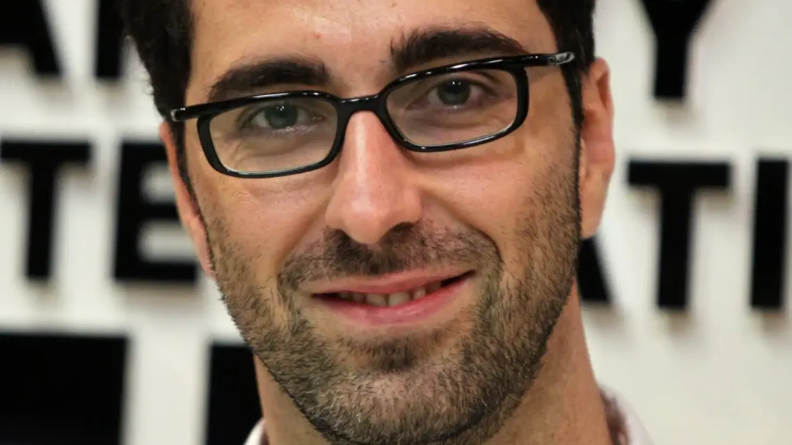 Ermin Bravo Biography: Ethnicity, Parents, Movies, Religion, Age, Partner, Awards, YouTube, Height