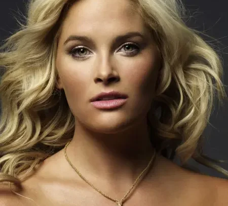 Whitney Thompson Biography: Net Worth, Age, Height, Ethnicity, Parents, Religion, Awards, Husband