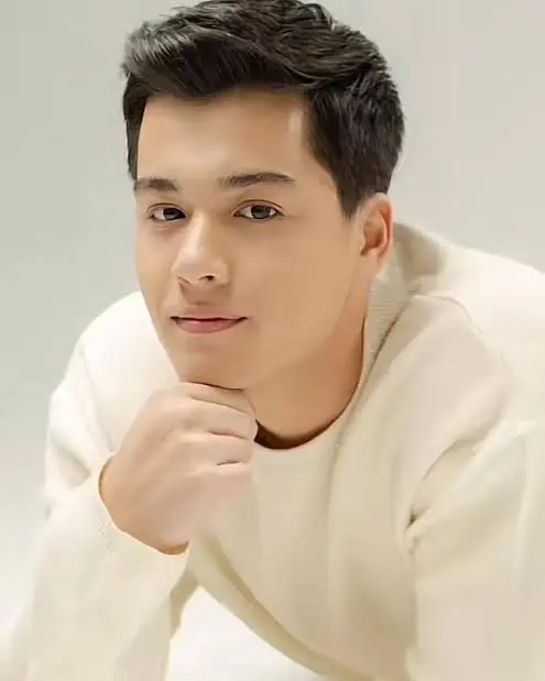 Robbie Jaworski Biography: Age, Tv Shows, Awards, Movies, Net Worth, Girlfriend