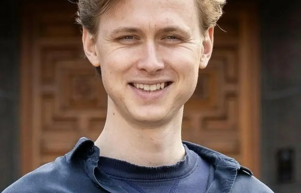 Henrik Holm Biography: Girlfriend, Age, Height, Net Worth, Movies & TV Shows, Brother, Skam, Model, Facebook