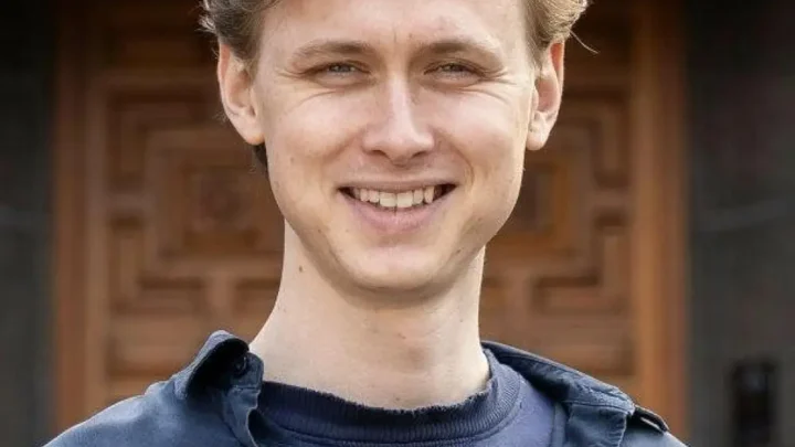 Henrik Holm Biography: Girlfriend, Age, Height, Net Worth, Movies & TV Shows, Brother, Skam, Model, Facebook