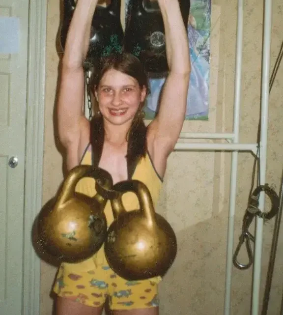 Varya Akulova Bio: Net Worth, Age, Circus Career, Parents, Guinness Records, Height, Husband