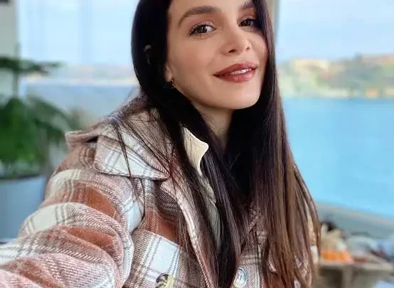 Cemre Kemer Biography: Age, Height, Net Worth, Hepsi Band, Career, Songs, Husband, Movies