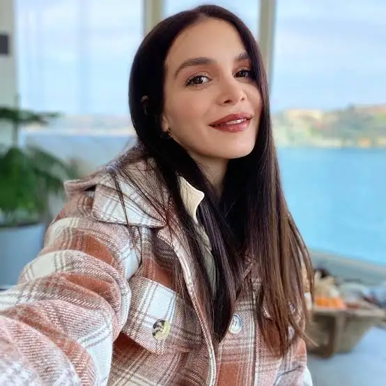 Cemre Kemer Biography: Age, Height, Net Worth, Hepsi Band, Career, Songs, Husband, Movies