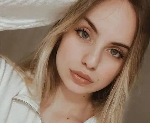 Cemre Solmaz Biography: Height, Age, Net Worth, Parents, Siblings, TikTok, Songs, Movies, Husband