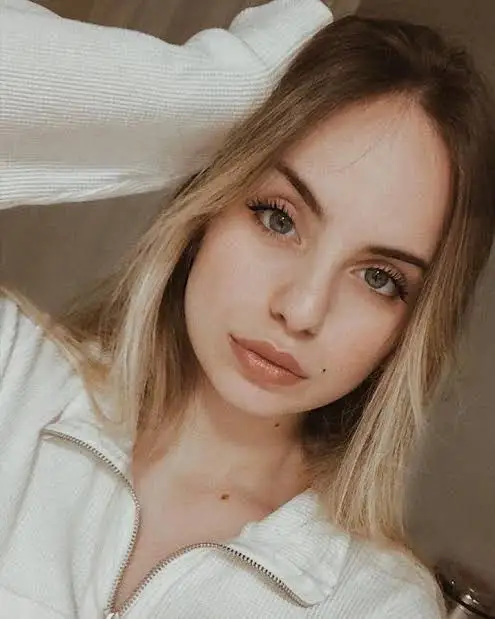 Cemre Solmaz Biography: Height, Age, Net Worth, Parents, Siblings, TikTok, Songs, Movies, Husband