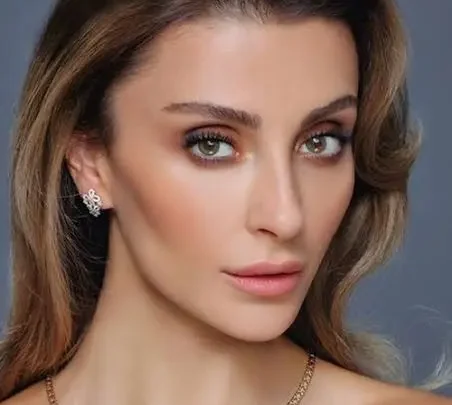 Özge Ulusoy Bio: Height, Net Worth, Age, Miss Universe, Parents, Siblings, Movies, Husband, TV Shows