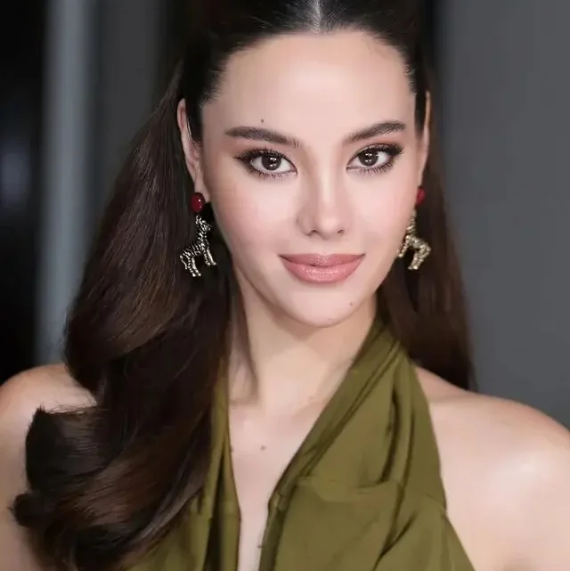 Catriona Gray Biography: Height, Age, Net Worth, Miss Universe, Parents, Advocacy, Songs, Husband