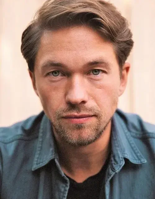 Jakob Oftebro Biography: Net Worth, Partner, Age, Height,  Parents, Movies, Awards, Siblings, Ethnicity