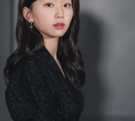 Jin Ki-joo Bio: Age, Height, Net Worth, Movies, TV Shows, Instagram, Career, Husband