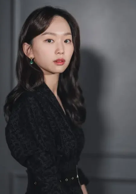 Jin Ki-joo Bio: Age, Height, Net Worth, Movies, TV Shows, Instagram, Career, Husband