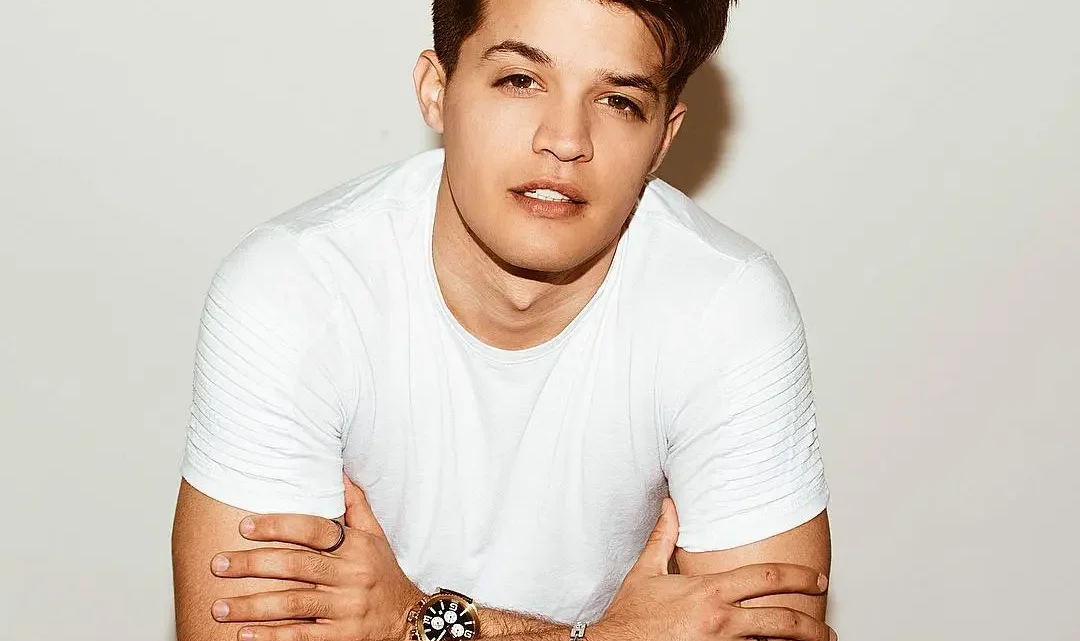 Esteban Velásquez Biography: Age, Parents, Height, Net Worth, Spouse, Movies & TV Shows, Instagram