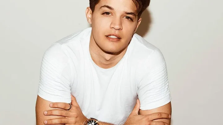 Esteban Velásquez Biography: Age, Parents, Height, Net Worth, Spouse, Movies & TV Shows, Instagram