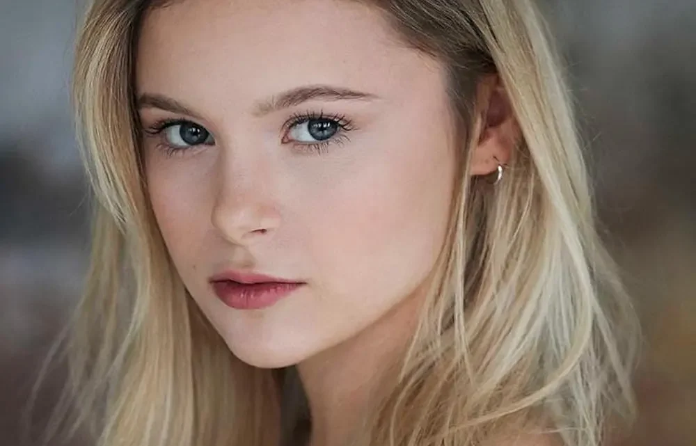 Mia Jenkins Biography: Age, Parents, Height, Net Worth, Spouse, Movies & TV Shows