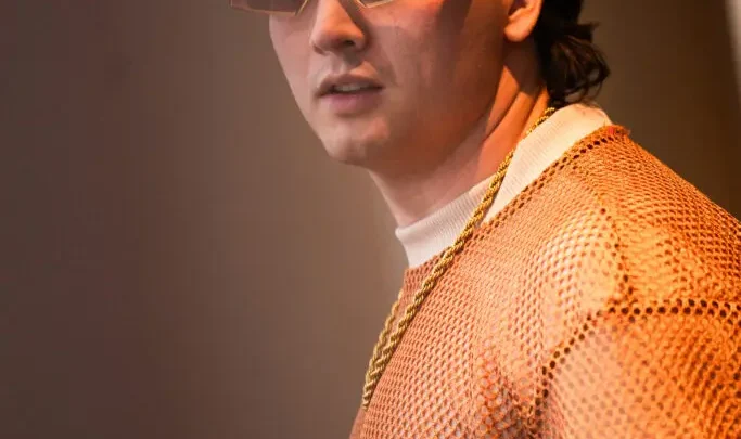 Jandino Asporaat Biography: Parents, Siblings, Age, Net Worth, Height, Movies & TV Shows, Spouse