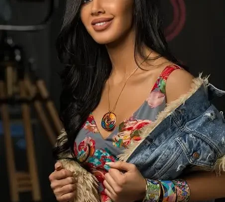 Diana Ahadpour Biography: Age, Net Worth, Height, Parents, Career, Instagram, Husband