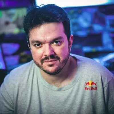 Gaules Biography: YouTube, Net Worth, Awards, Ethnicity, Age, Wife, Instagram, Children, Height