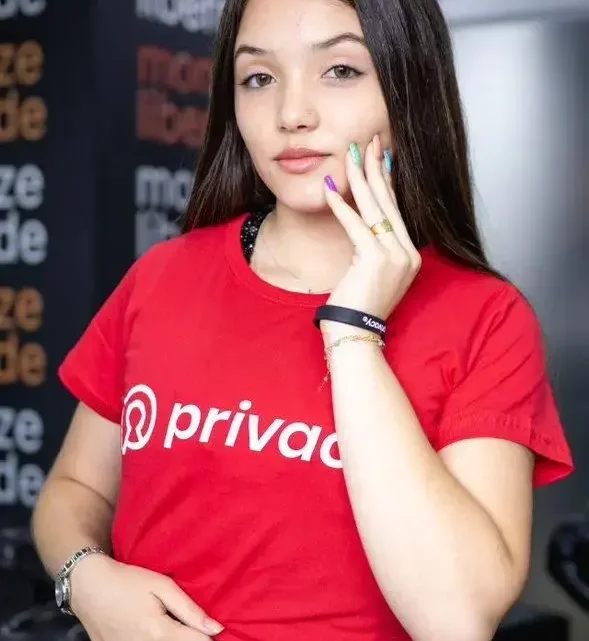 Bruna Vieira Biography: Books, Parents, Blogs, Ethnicity, Age, Parents, Podcast, Net Worth, Partner