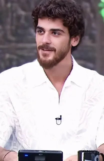 Yiğit Poyraz Biography: Height, Age, Girlfriend, Net Worth, Parents, Career, Education