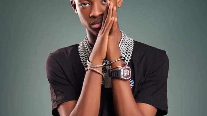 Seydou Chee Officiel Bio: Parents, Girlfriend, Singles, Net Worth, Age, Songs, Height, Awards