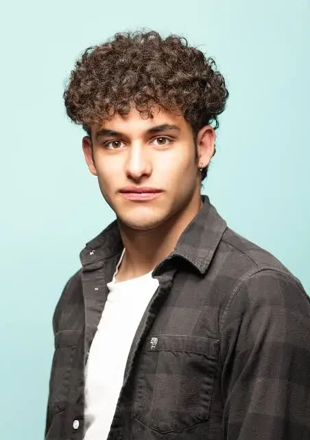 Emiliano Chaparro Biography: Parents, Movies, Religion, Age, Height, Ethnicity, Girlfriend, Net Worth