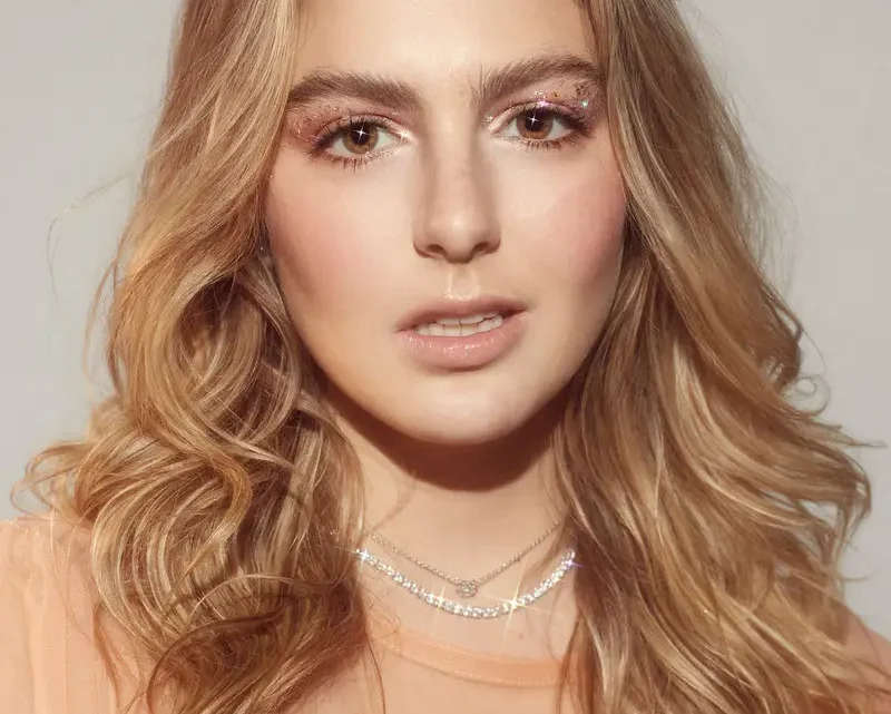 Regina Pavón Biography: Instagram, Awards, Movies, Age, Height, Ethnicity, Parents, Religion