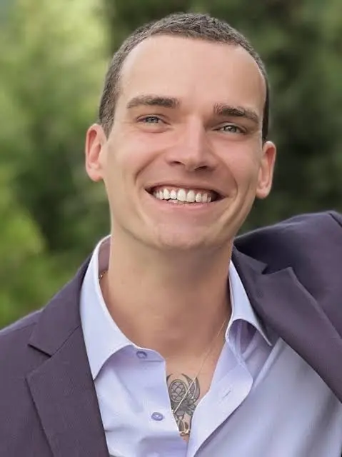 Emil Conrad Bio: Age, Net Worth, YouTube, Books, Career, Coming Out