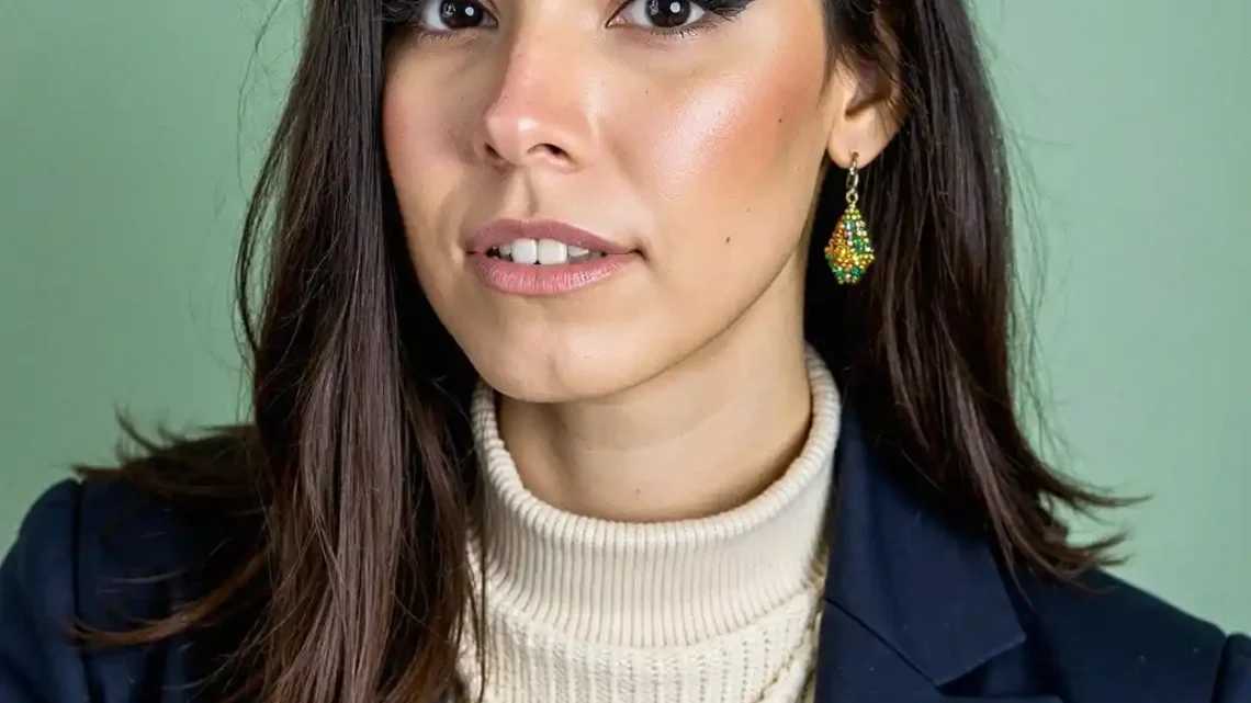 Luna Bloom Biography: Songs, Husband, Ethnicity, Net Worth, Parents, Height, Age