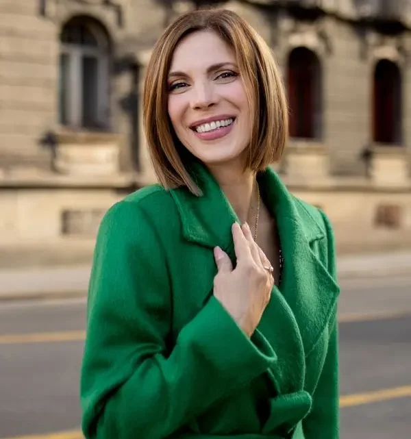 Bojana Gregorić Vejzović Biography: Husband, Kids, Age, Height, Net Worth, Career, Songs, Movies