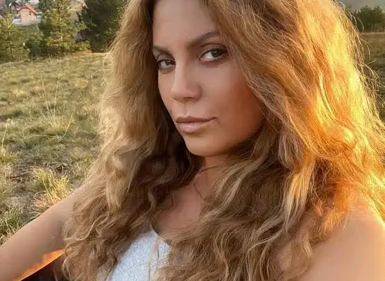 Indira Radić Biography: Husband, Son, Age, Height, Net Worth, Albums, Career, Songs