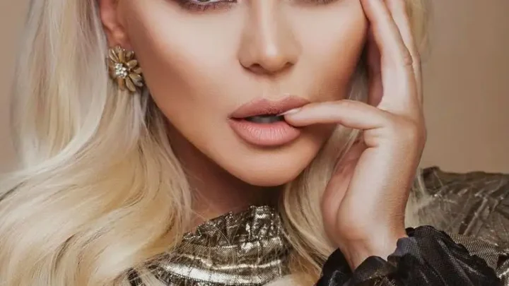 Desi Slava Bio: Partner, Sons, Age, Net Worth, Albums, The Voice, Career, Instagram